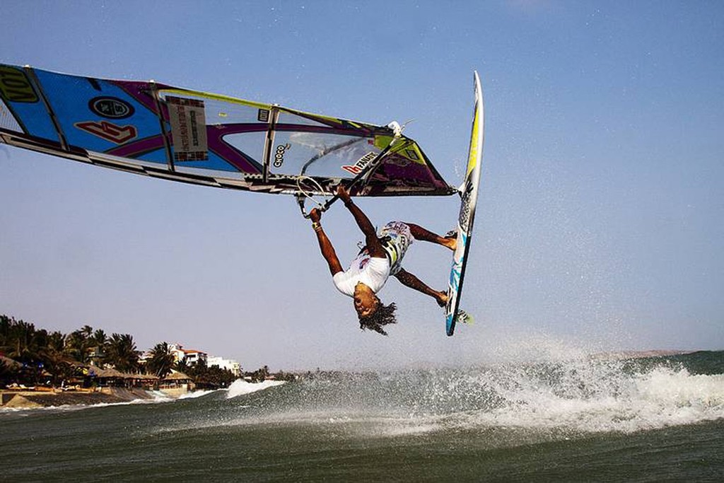 Estredo at full stretch - Vietnam PWA Grand Slam ©  John Carter / PWA http://www.pwaworldtour.com